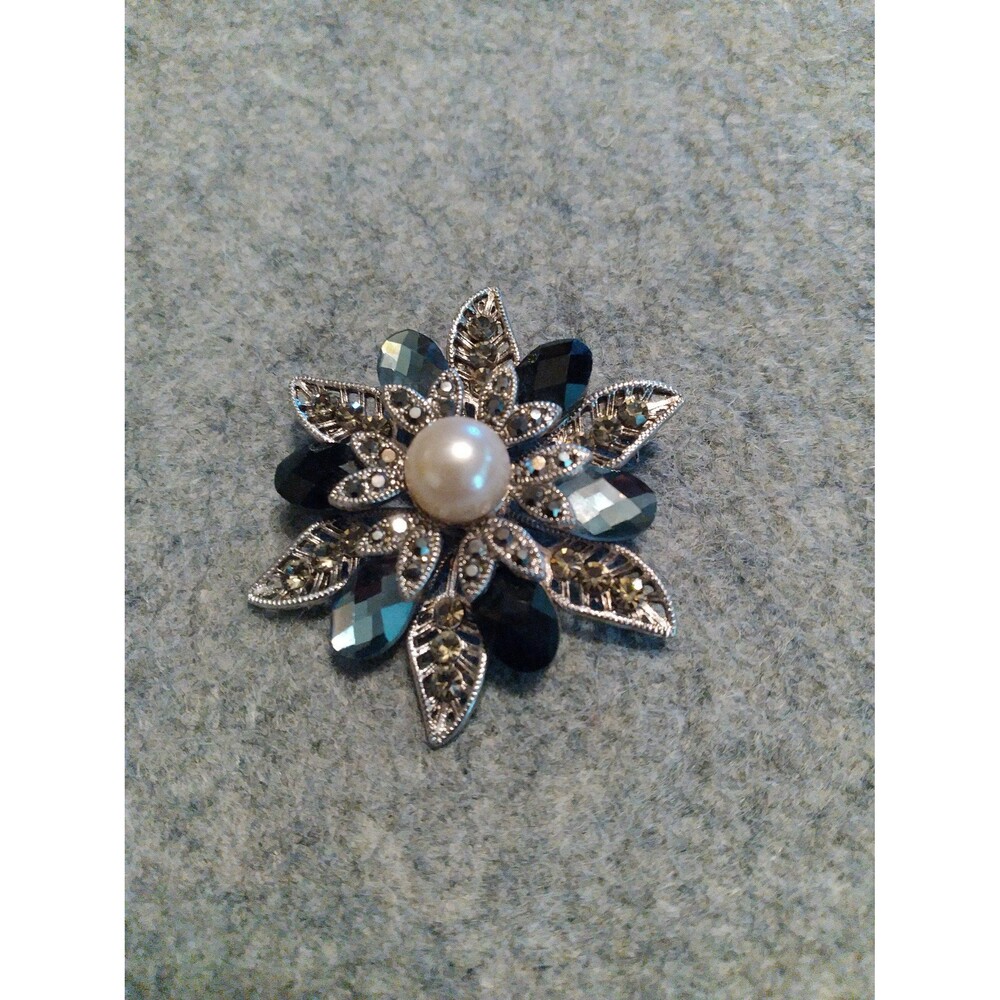 Flower Brooch Pin Faux Pearl Rhinestone‎ Silver Tone Elegant Party Jewelry